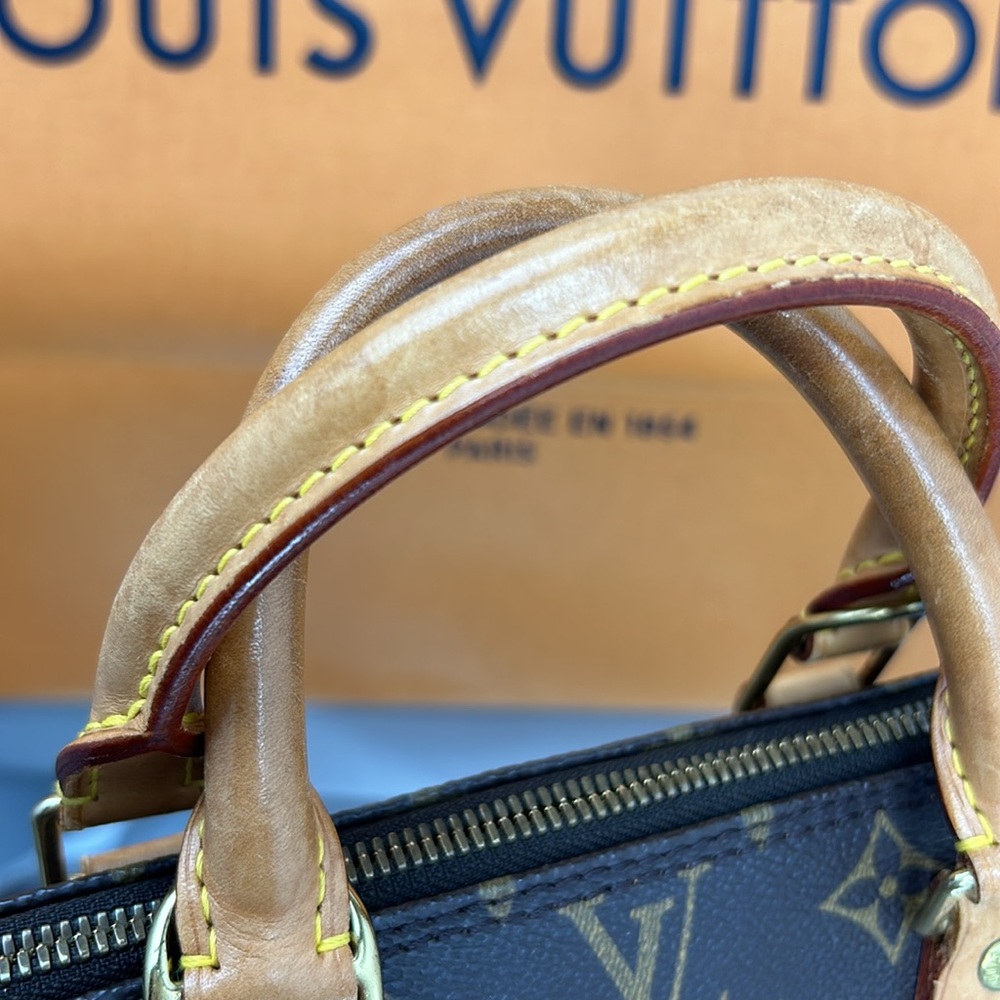 LOUIS VUITTON Louis Vuitton Alma Bag - Picture 2 of 13
